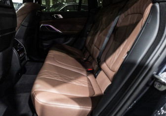 Подержанный автомобиль BMW X6 2022 года (19 фото)