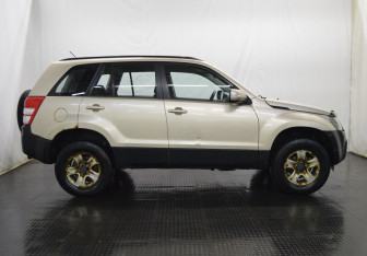 Подержанный автомобиль Suzuki Grand Vitara 2008 года (4 фото)