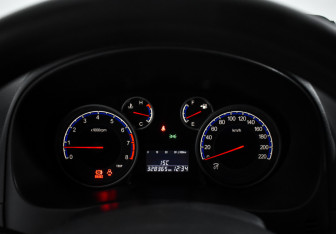 Подержанный автомобиль Suzuki SX4 Hatchback 2012 года (17 фото)