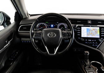 Подержанный автомобиль Toyota Camry Sedan 2020 года (16 фото)