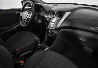 Подержанный автомобиль Hyundai Solaris Hatchback 2014 года (13 фото)