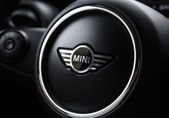 Подержанный автомобиль MINI Hatch 2018 года (18 фото)