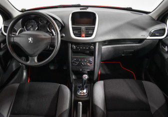Подержанный автомобиль Peugeot 207 Hatchback 2008 года (13 фото)