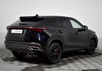 Подержанный автомобиль Omoda C5 2023 года (5 фото)