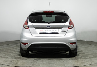 Подержанный автомобиль Ford Fiesta Hatchback 2016 года (6 фото)