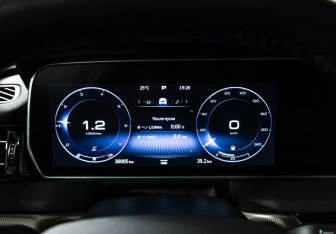 Подержанный автомобиль Hongqi HS5 2023 года (12 фото)