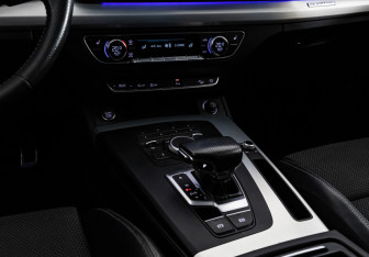 Подержанный автомобиль Audi Q5 2018 года (16 фото)