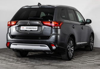 Подержанный автомобиль Mitsubishi Outlander 2021 года (5 фото)