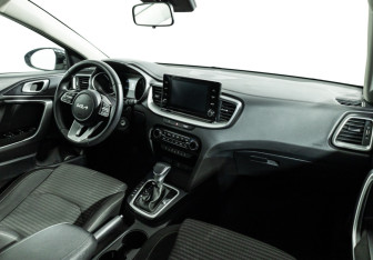 Подержанный автомобиль Kia Ceed Wagon 2022 года (9 фото)