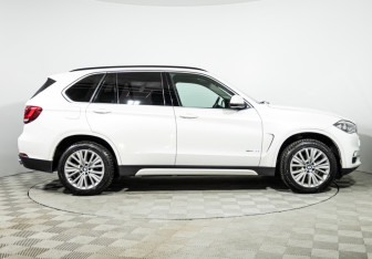 Подержанный автомобиль BMW X5 2015 года (4 фото)