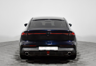 Подержанный автомобиль Changan UNI-V 2023 года (6 фото)