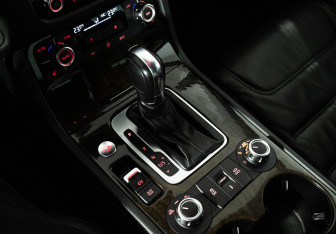Подержанный автомобиль Volkswagen Touareg 2013 года (17 фото)