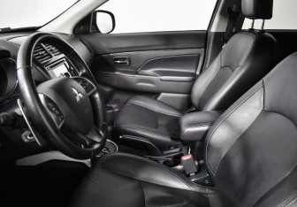 Подержанный автомобиль Mitsubishi ASX 2013 года (10 фото)