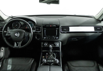 Подержанный автомобиль Volkswagen Touareg 2011 года (13 фото)