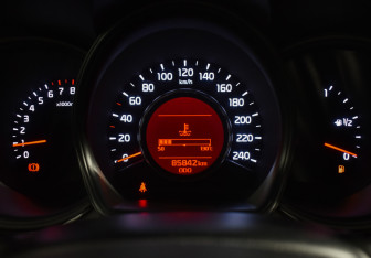 Подержанный автомобиль Kia Ceed Hatchback 2015 года (19 фото)