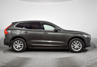 Подержанный автомобиль Volvo XC60 2019 года (4 фото)