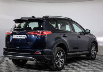 Подержанный автомобиль Toyota RAV4 2017 года (5 фото)