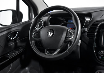 Подержанный автомобиль Renault Kaptur 2017 года (14 фото)