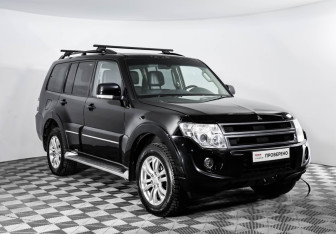 Подержанный автомобиль Mitsubishi Pajero 2013 года (3 фото)