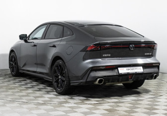 Подержанный автомобиль Changan UNI-V 2023 года (7 фото)