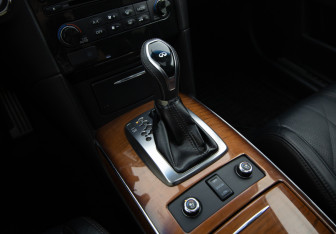 Подержанный автомобиль Infiniti QX70 2013 года (14 фото)