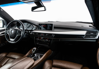Подержанный автомобиль BMW X6 2015 года (9 фото)