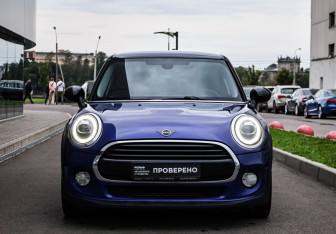Подержанный автомобиль MINI Hatch 2018 года (2 фото)