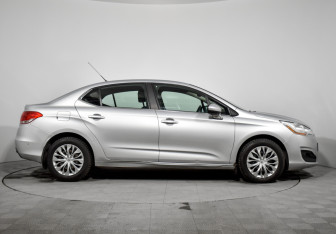 Подержанный автомобиль Citroen C4 Sedan 2013 года (4 фото)