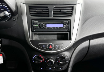 Подержанный автомобиль Hyundai Solaris Sedan 2011 года (16 фото)