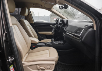 Подержанный автомобиль Audi Q5 2018 года (24 фото)