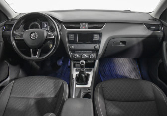 Подержанный автомобиль Skoda Octavia Liftback 2016 года (13 фото)