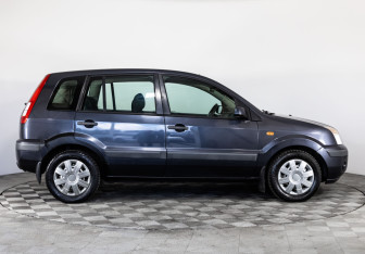 Подержанный автомобиль Ford Fusion 2007 года (4 фото)