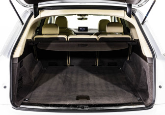 Подержанный автомобиль Audi Q7 2015 года (29 фото)