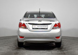 Подержанный автомобиль Hyundai Solaris Sedan 2012 года (6 фото)