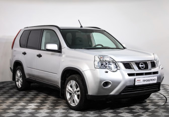 Подержанный автомобиль Nissan X-Trail 2013 года (3 фото)