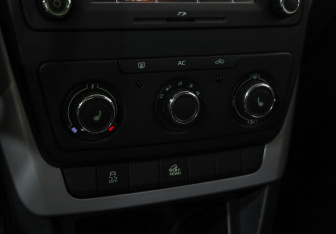 Подержанный автомобиль Skoda Yeti 2011 года (15 фото)