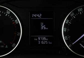 Подержанный автомобиль Skoda Octavia Liftback 2012 года (16 фото)