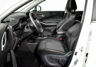 Новый Москвич 3 2025 (10 фото)