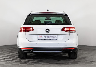 Подержанный автомобиль Volkswagen Passat Wagon 2019 года (7 фото)