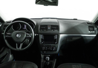 Подержанный автомобиль Skoda Yeti 2015 года (13 фото)
