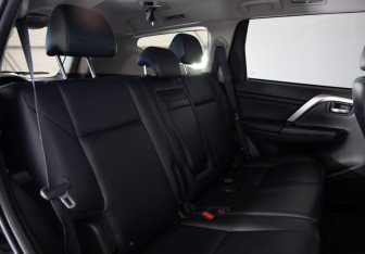 Подержанный автомобиль Mitsubishi Pajero Sport 2022 года (12 фото)