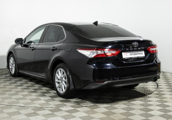 Подержанный автомобиль Toyota Camry Sedan 2021 года (7 фото)