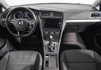 Подержанный автомобиль Volkswagen Golf Wagon 2017 года (13 фото)