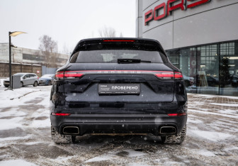 Подержанный автомобиль Porsche Cayenne 2019 года (7 фото)