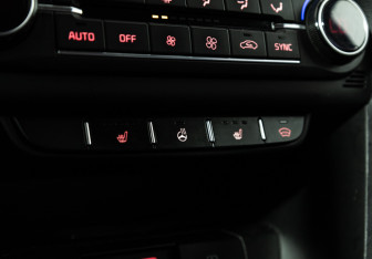 Подержанный автомобиль Kia Ceed Wagon 2019 года (17 фото)
