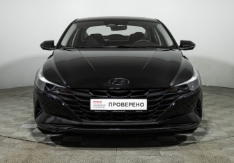Подержанный автомобиль Hyundai Elantra Sedan 2021 года (2 фото)