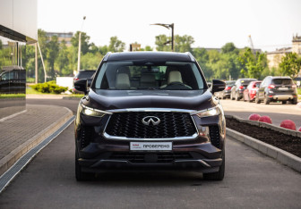 Подержанный автомобиль Infiniti QX60 2022 года (4 фото)