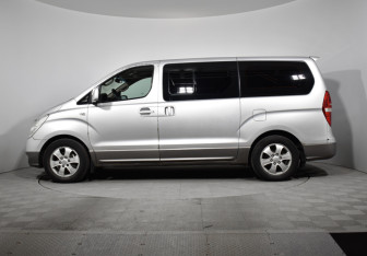 Подержанный автомобиль Hyundai Grand Starex 2010 года (8 фото)