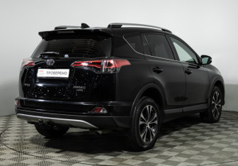 Подержанный автомобиль Toyota RAV4 2018 года (5 фото)