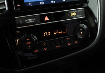 Подержанный автомобиль Mitsubishi Outlander 2019 года (17 фото)